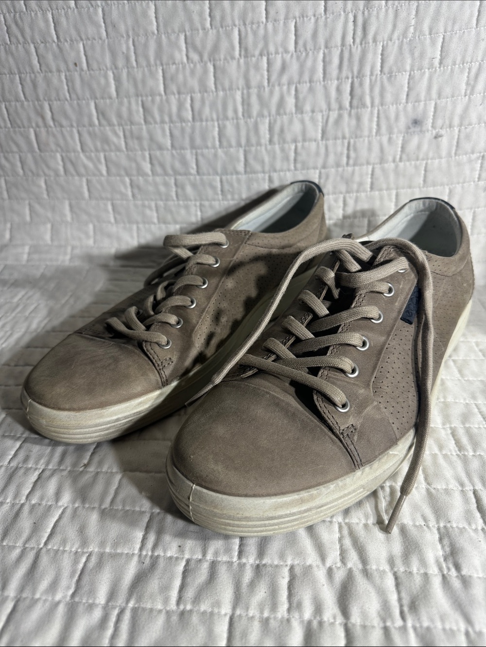 Ecco Soft 7 men's casual sneakers perforated leather.